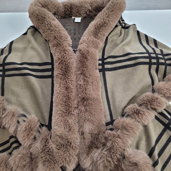 Ace Fashion Jackets & Blazers - Ace Fashion Faux Fir Trimmed Cape